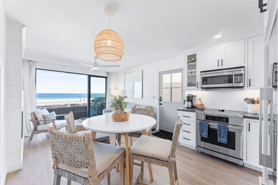 Accommodating up to 4 guests, this unit is bright and open, making you feel right at home.