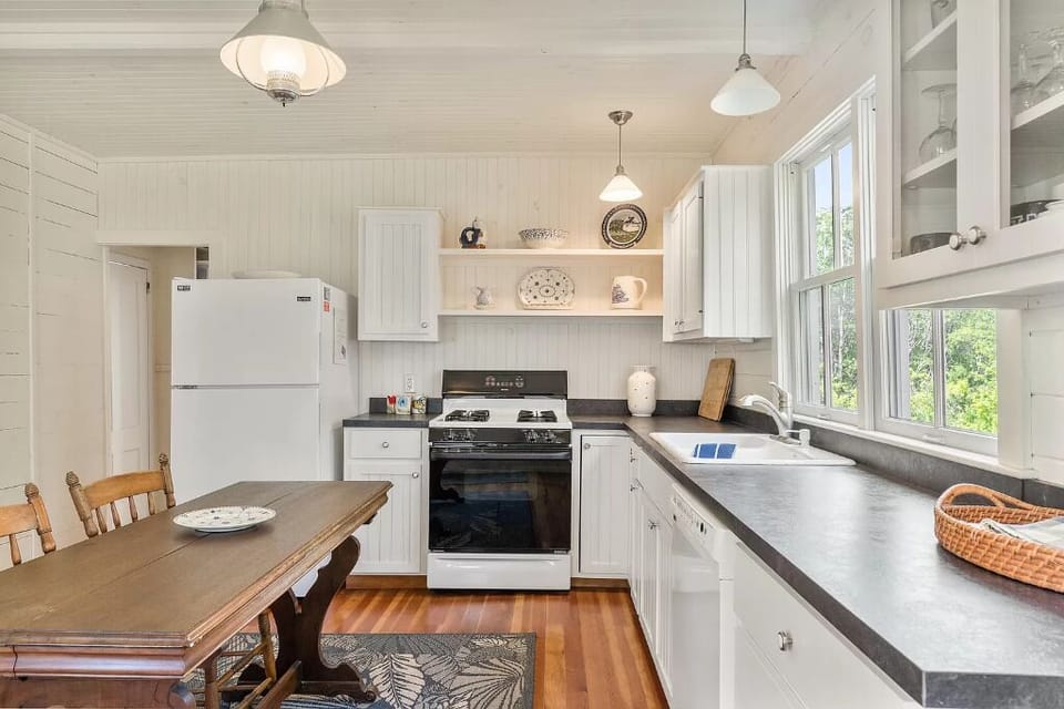 Fully Equipped Kitchen for preparing your meals !
