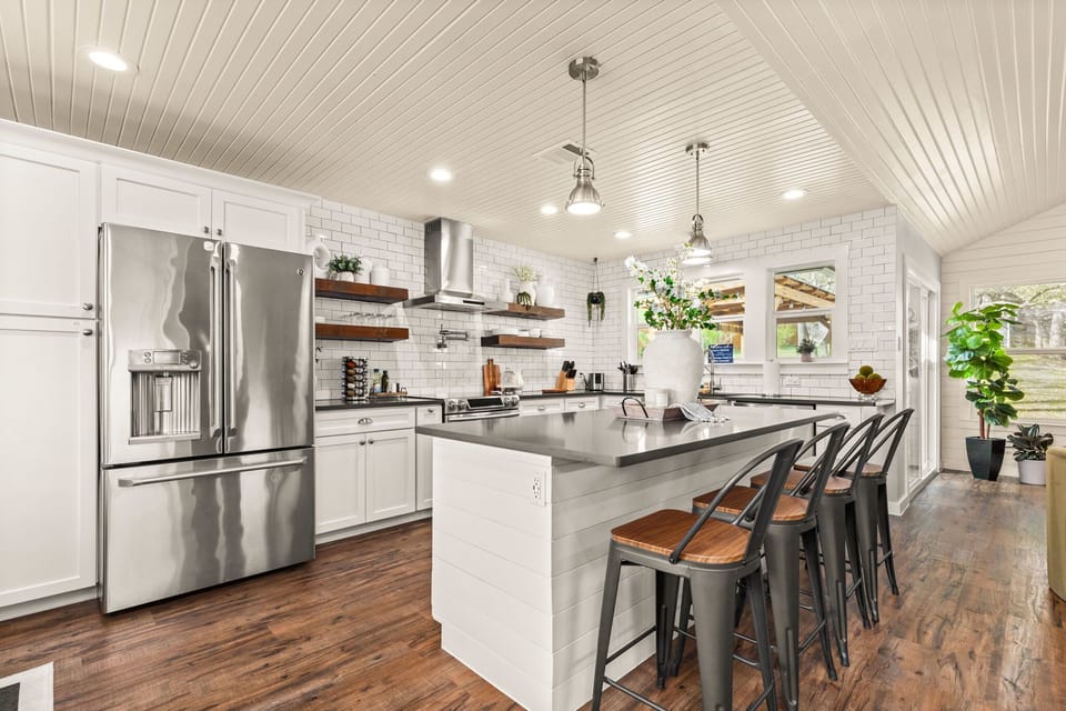 [Kitchen] Fully stocked & equipped