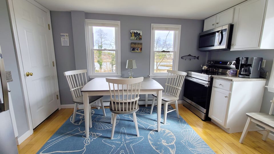 Eat-in kitchen with stainless appliances