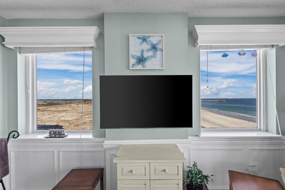 Royal Palms 601 Bedroom with TV and Gulf views