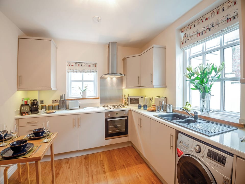Kitchen/diner | Mews Cottage, Abergele