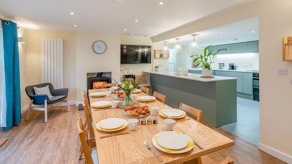 Kitchen/Dining Room, The Weir House, Bolthole Retreats