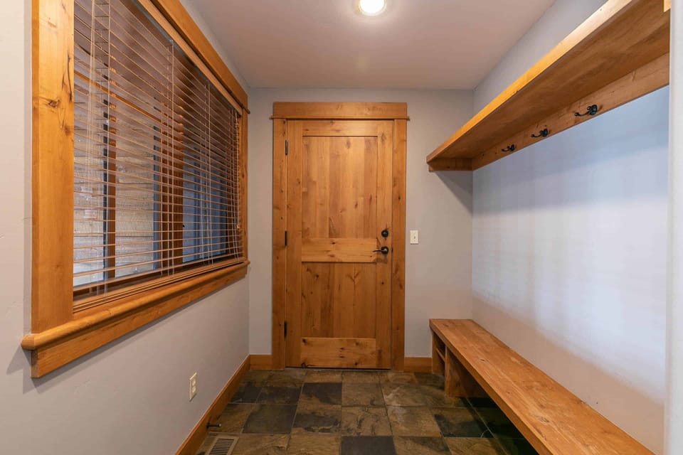 13087 Fairway Dr Truckee CA-print-032-030-Garage Entry-3360x2240-300dpi