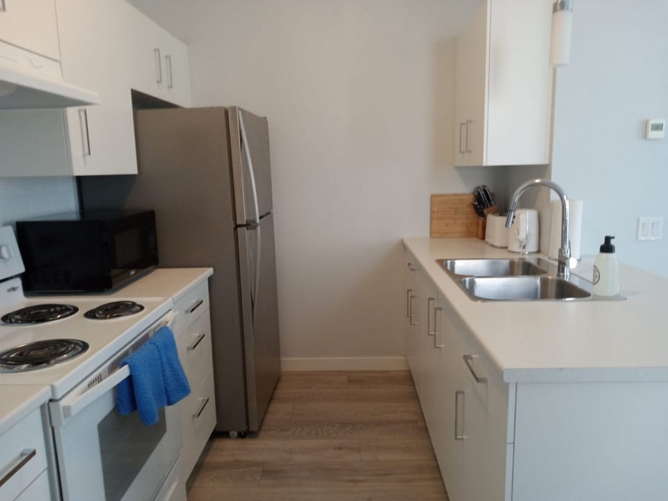 Full kitchen