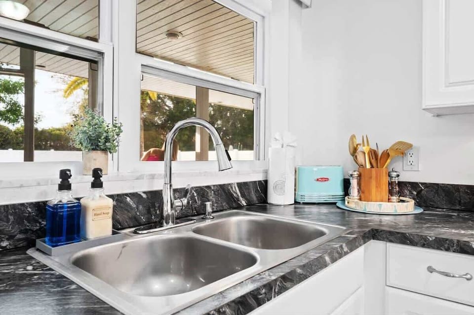 From Keurig to crockpots, cook with ease and dine together in comfort. #FamilyMeals #VacationRental #FloridaLiving