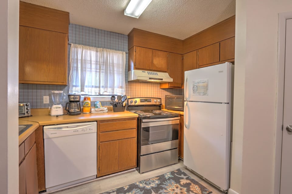 Full kitchen with everything needed