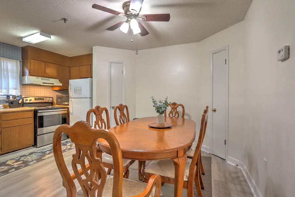 Dining area and full kitchen