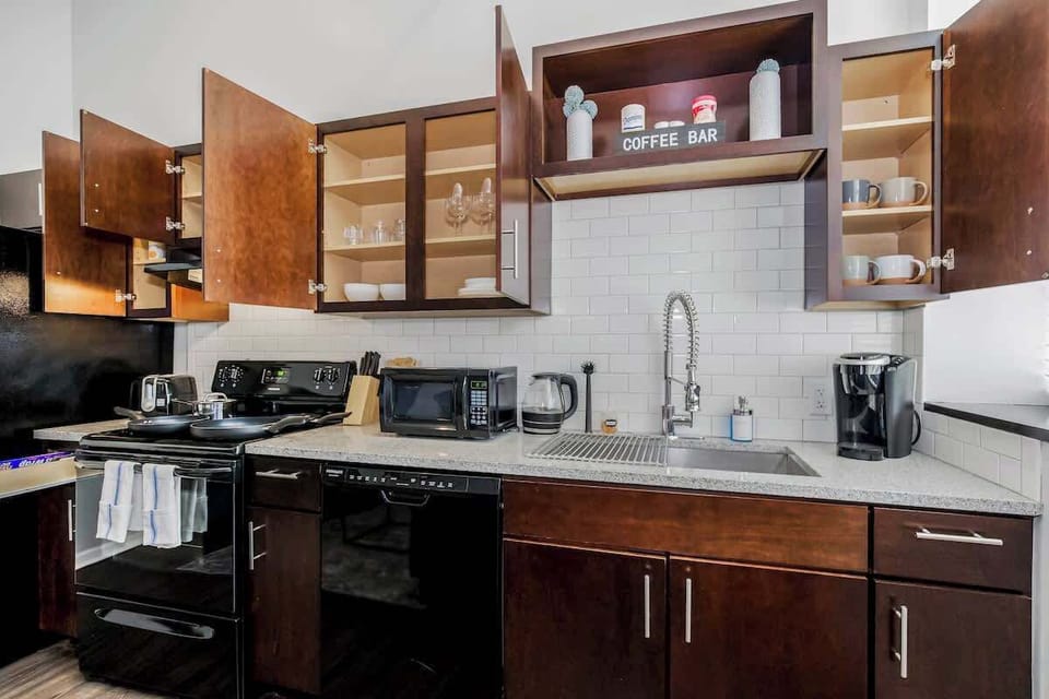 Kitchen amenities