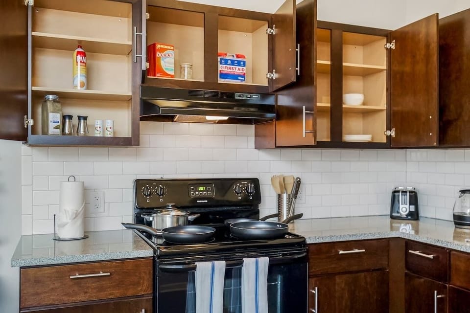 Kitchen amenities