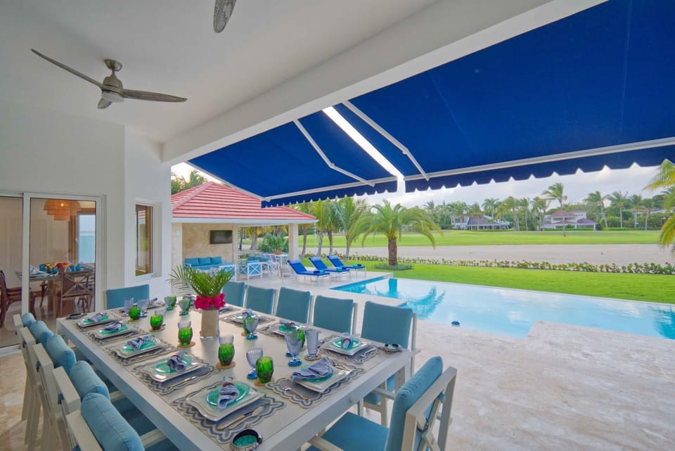 Luxury 6 bedroom villa at Tortuga Bay near beach and golf (5516)