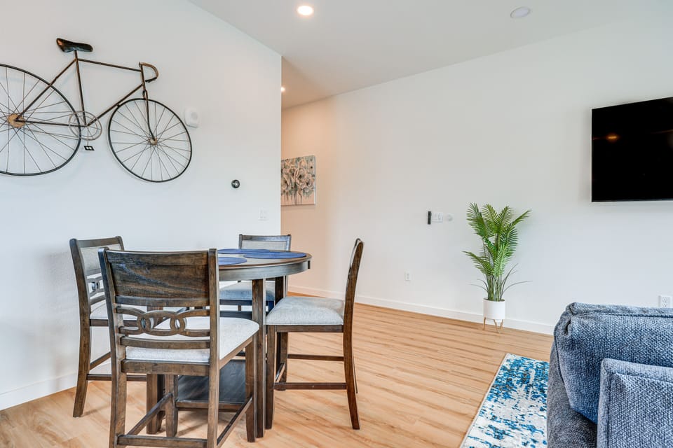 Dining Area | Dishware/Flatware
