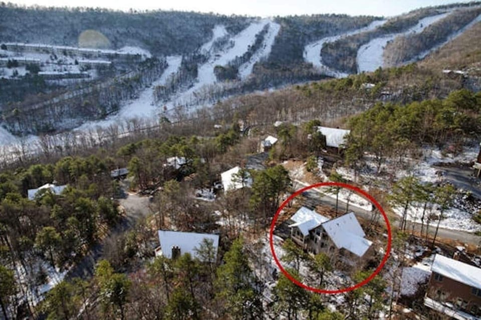 Blue Ridge Overlook is circled in red.
