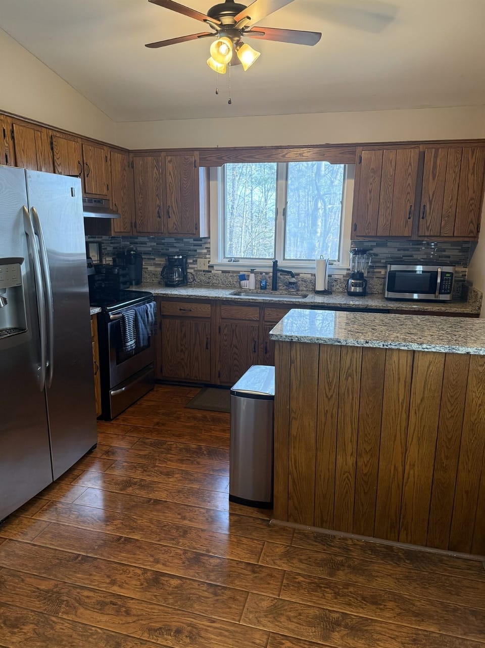 Cozy and well-stock kitchen with essentials.
