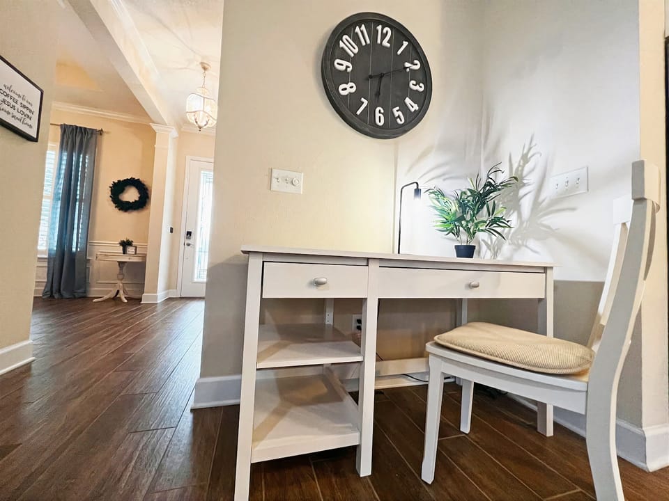 Coastal Work Nook ✨
A bright, tucked-away desk space—perfect for remote work, planning beach days, or quiet moments with a laptop and coffee.
