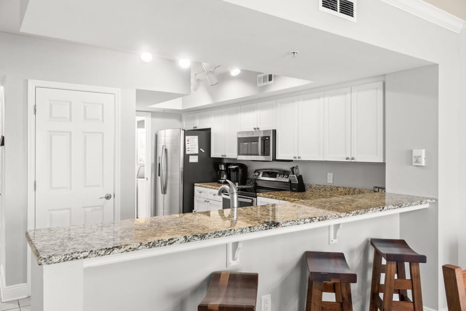 Kitchen with Breakfast Bar