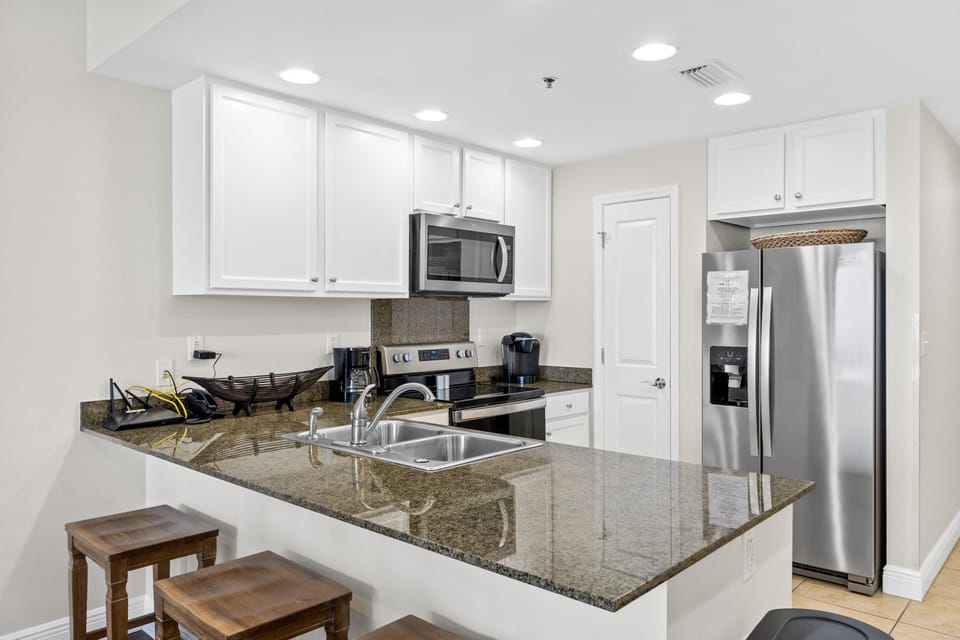 Kitchen with Breakfast Bar