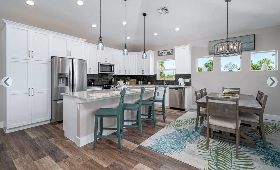 Kitchen with counter seating