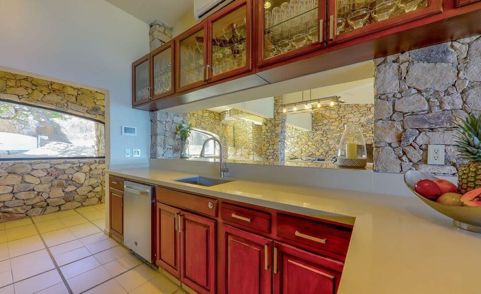 Plenty of space to prepare an outstanding meal or have a private chef (for a fee)