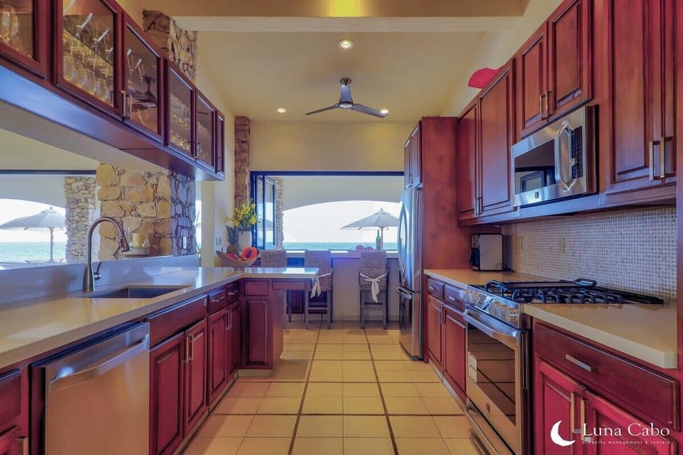 Prepare a meal here to enjoy seaside or at sunset!