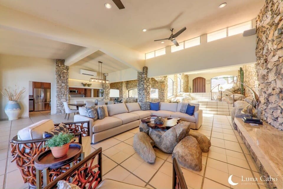 An enormous open-plan layout to enjoy