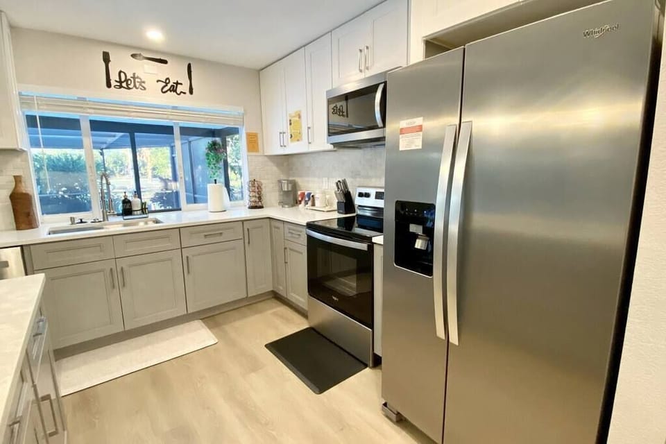 Welcome to our culinary haven! Our fully stocked kitchen features sleek stainless steel appliances, including a rice cooker & toaster. With an array of dishes, glasses, mugs, & cutlery, plus all essential kitchenware, your cooking experience awaits.