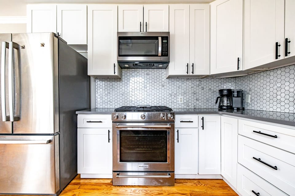 Gas stove and plenty of cabinet space