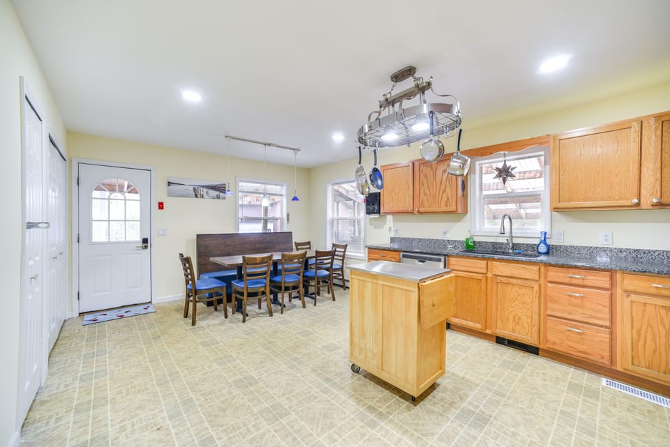 Kitchen | Dining Area | Dishwasher | 1st Floor