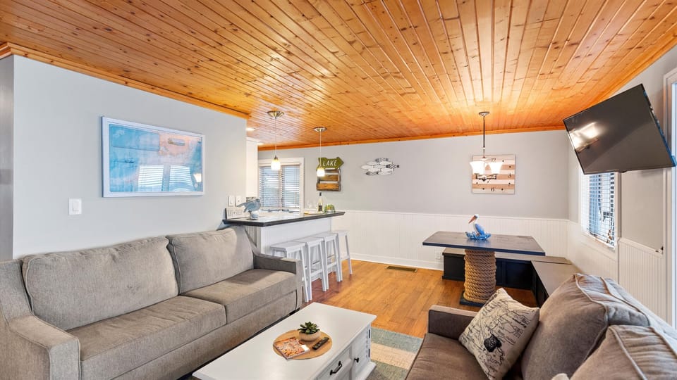 Open livingroom and dining