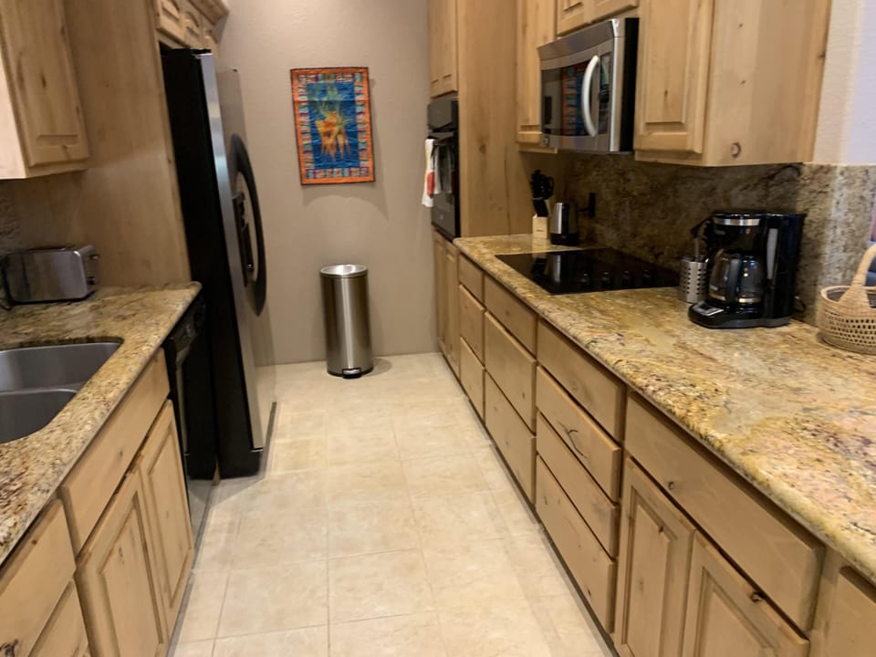 Fully equipped kitchen.