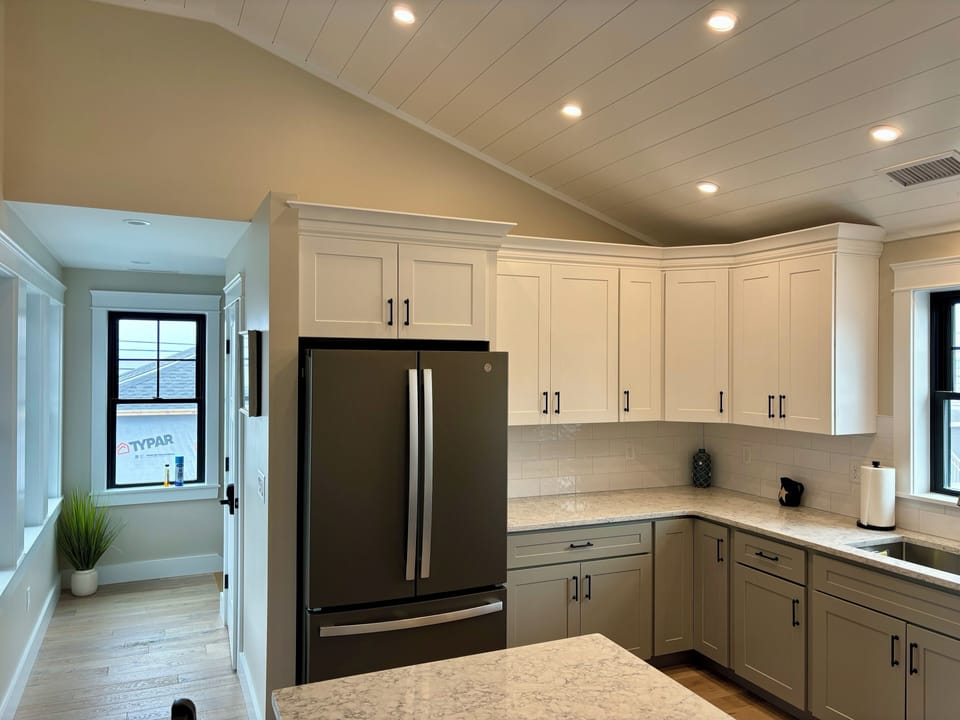 Refrigerator with ice maker