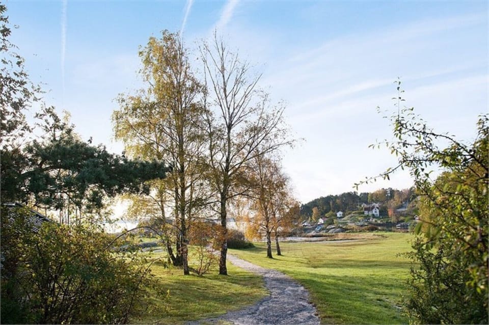 way to the place for bathing of Låka