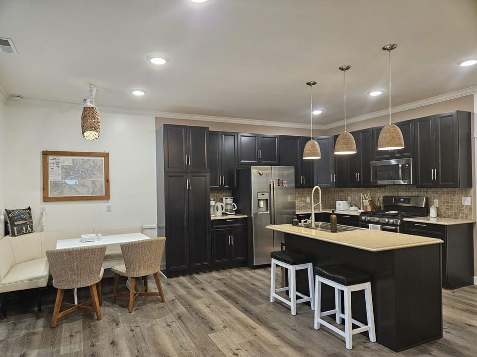 eat in kitchen