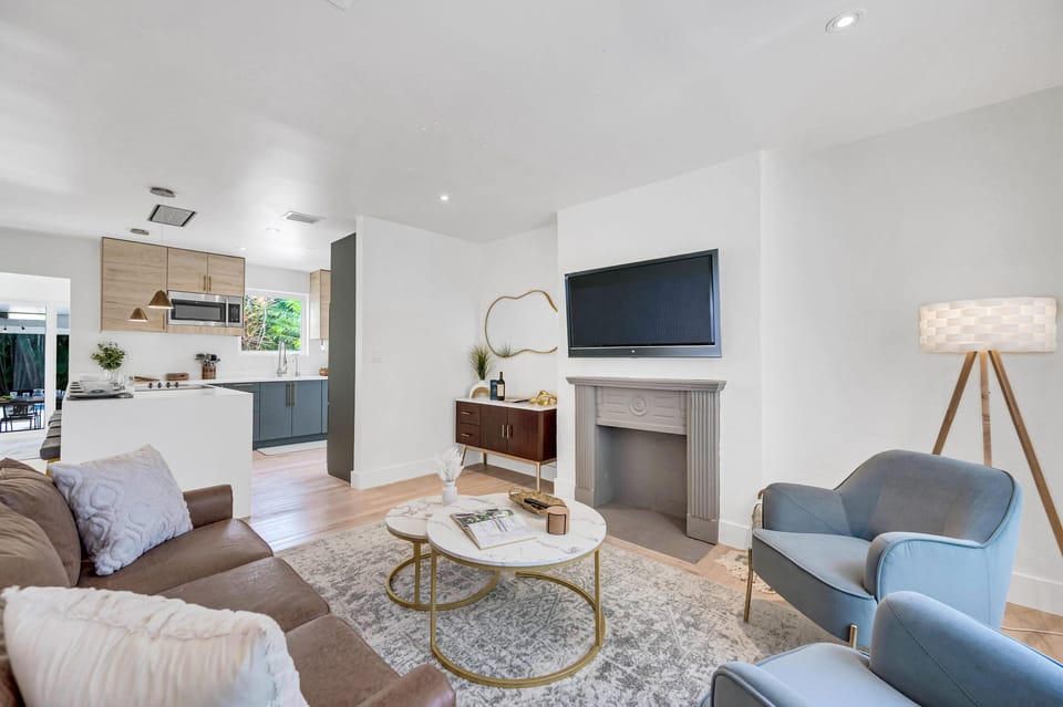 Living room | Comfy sofa and chairs + a smart tv