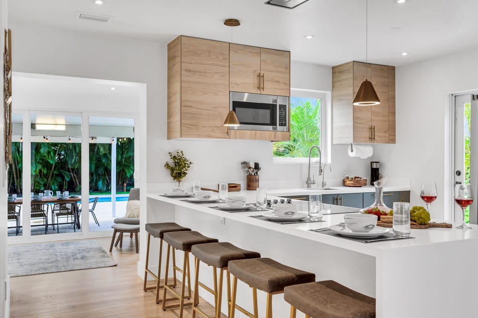 Dining Area | seating for 5