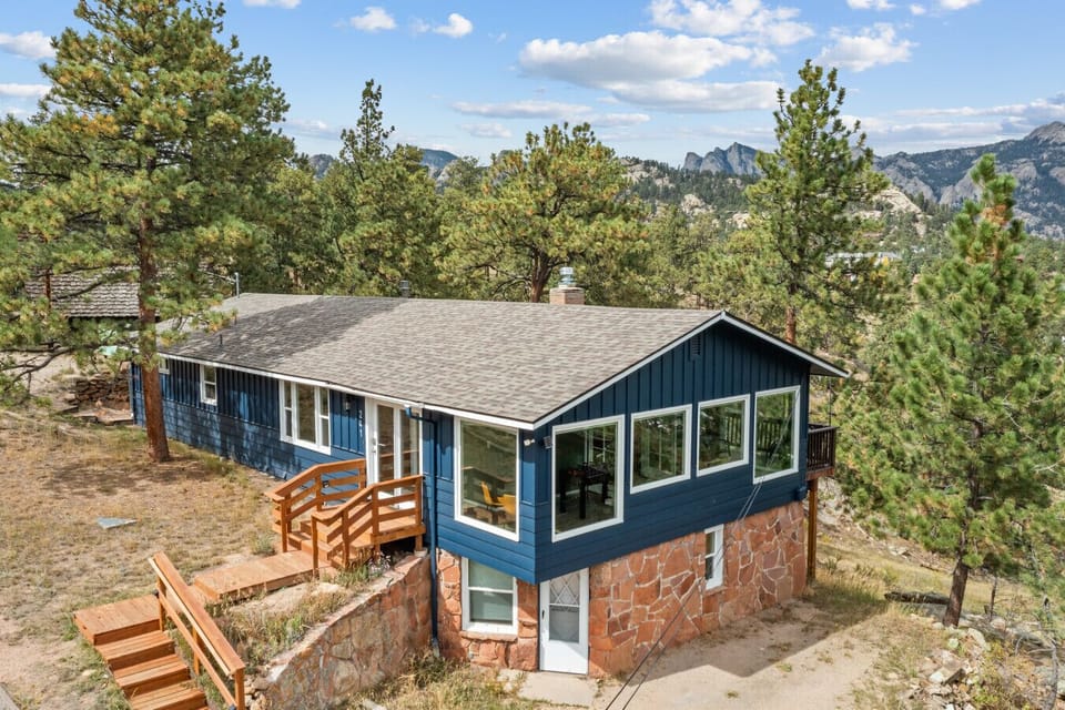 Blue mountain cabin with classic stonework and sweeping views of Estes Park