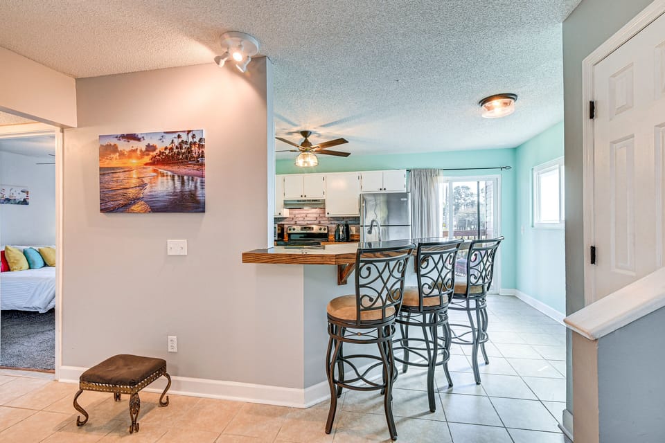 Bar-Top Seating | 1st Floor