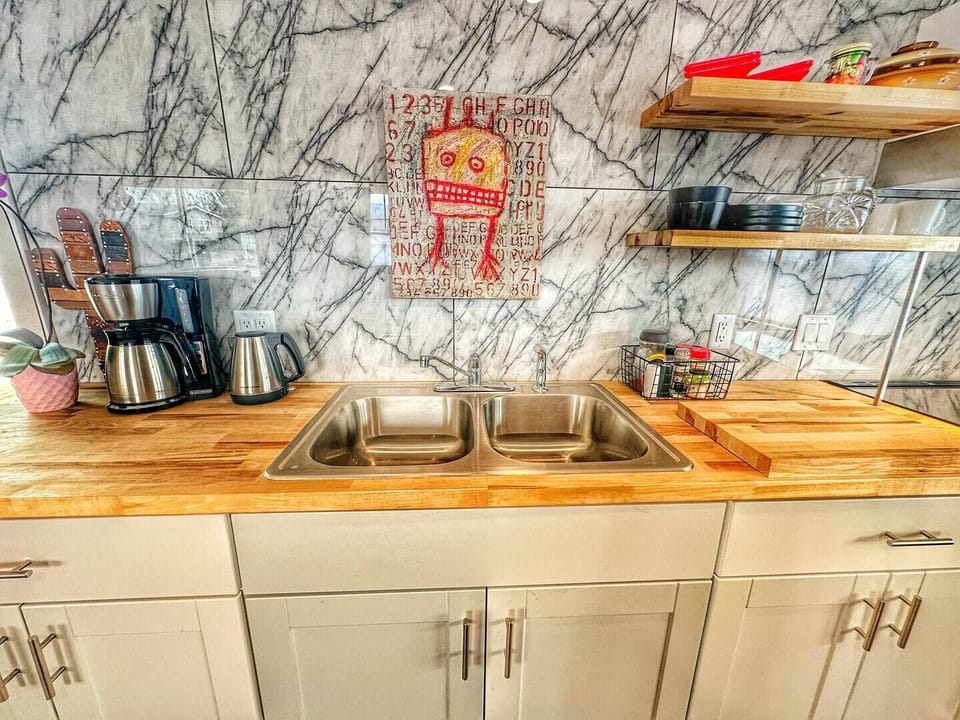 Pueo means Owl in Hawaiian (we are from Hawaii). I recently renovated everything in this single wide mobile home. It's perfect for a couple or just one person.
The kitchen is sealed with food grade sealer on the butcher block counters. There's also a nice cutting board I made for you to use!