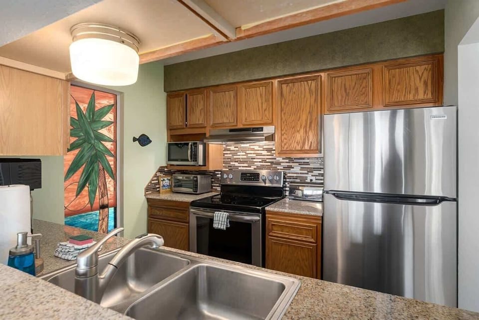 This fully equipped kitchen is adorned with top-of-the-line, state-of-the-art appliances.