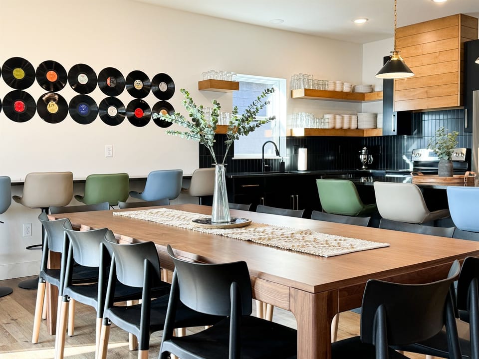 Dining room and kitchen area seating with many options to choose from