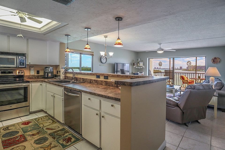 Welcome to Windward Point 508, a 1 Bedroom, 2 Bath condo on the Bay