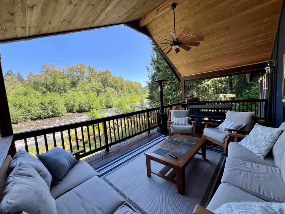 Step into a world filled with nature. The endless sky, the sound of the river, soak in the mountain ranges and evergreens... sip your morning coffee while you rock to the rhythm of the river from the spacious 2nd floor covered balcony.