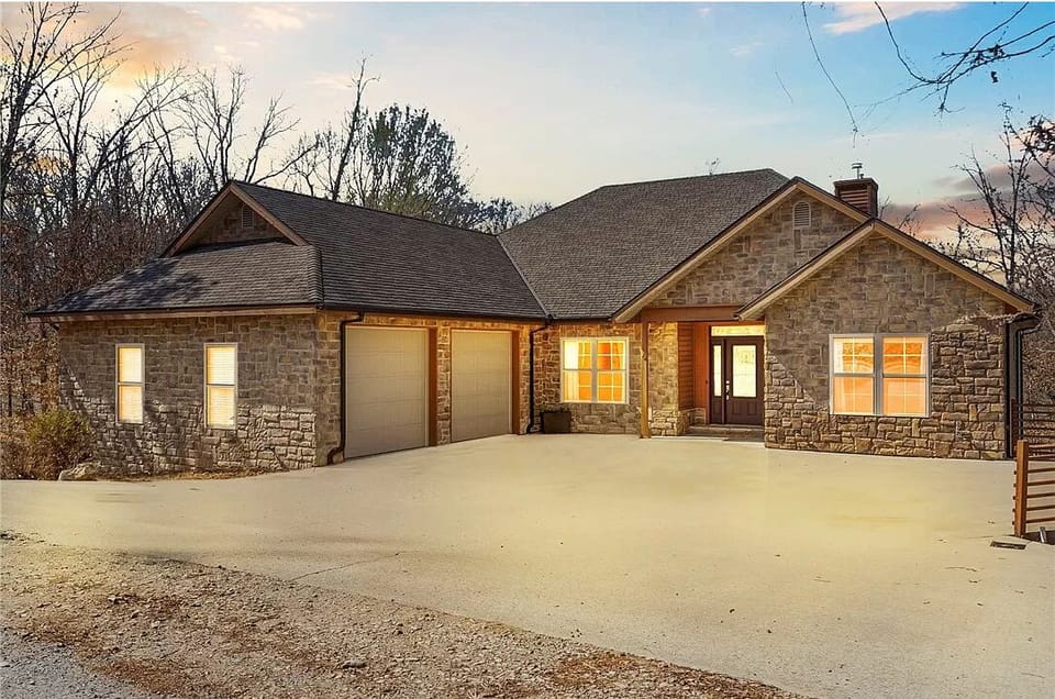 Bike In-out 5 br, 12 beds has everything you want in an  epic vacation home.