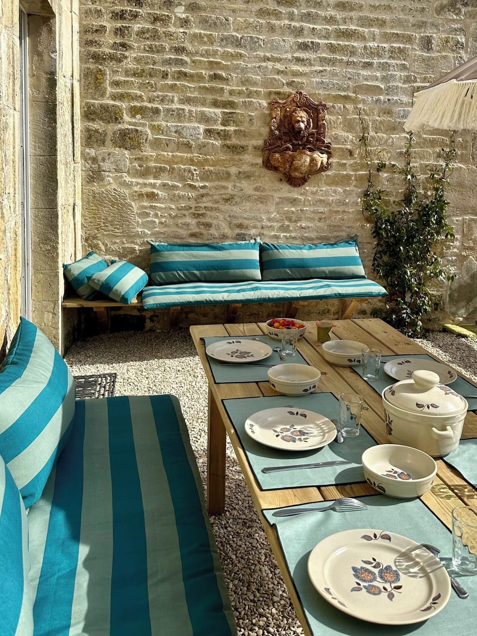 Outdoor dining