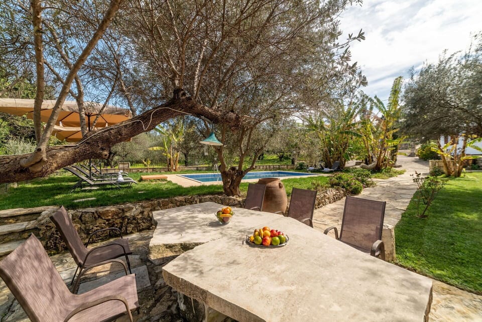 Balcony / Terrace / Patio, Building Exterior, Garden, Pool