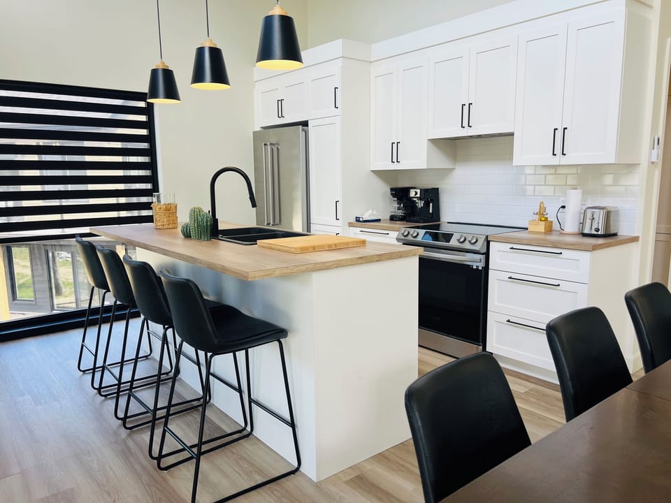 Kitchen with island (1)
