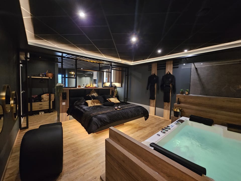 Indoor spa tub