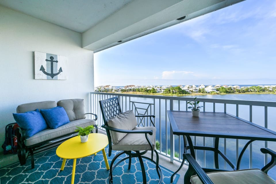 Balcony with gulf and lake views