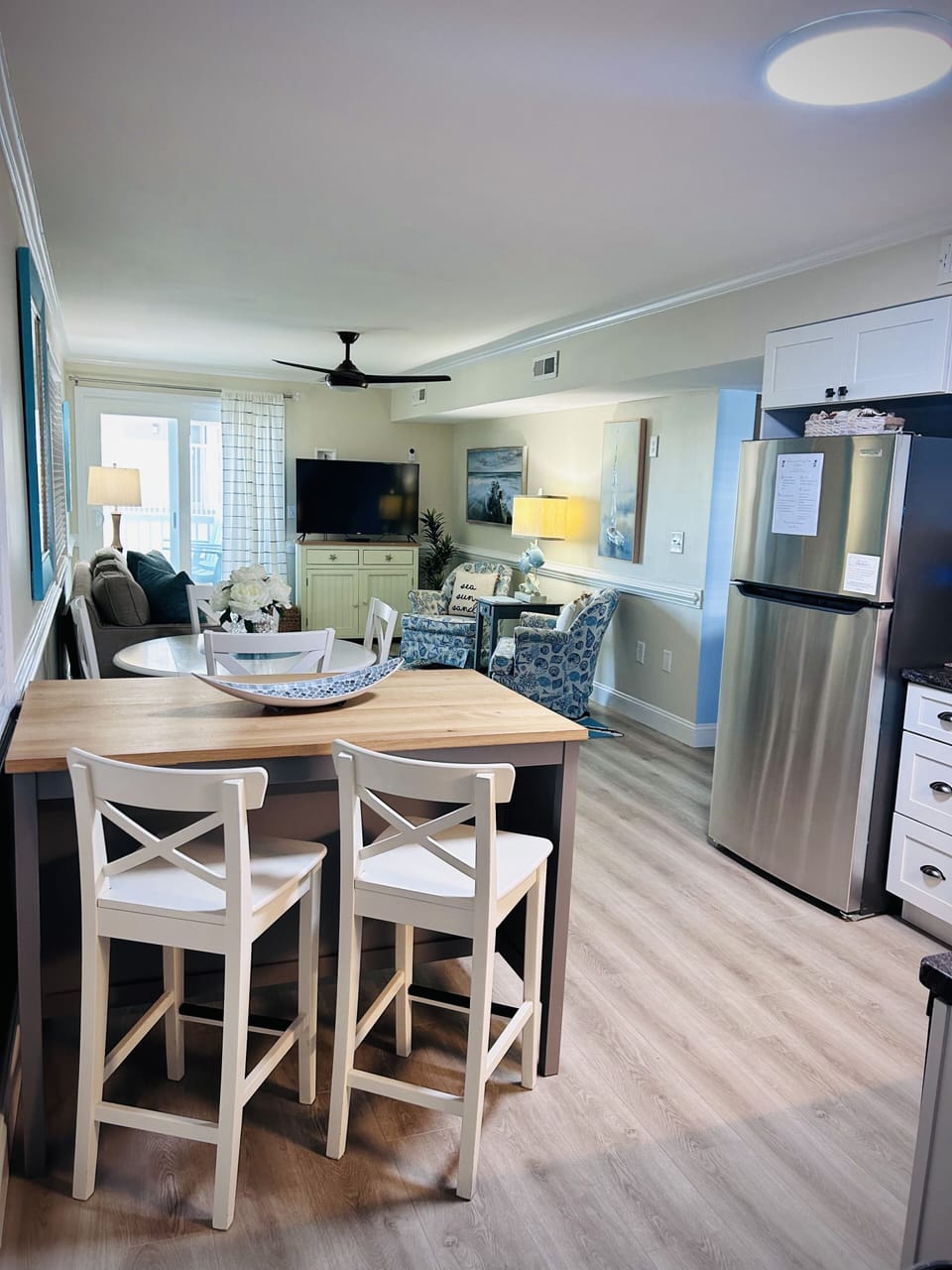 Eat in bar to accompany dining table