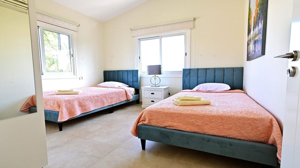 Second twin bedroom on the first floor.